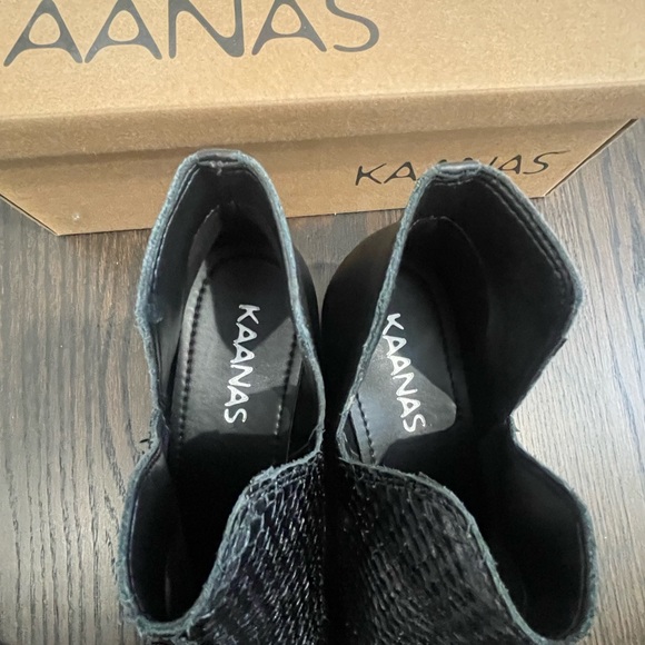 Kaanas Como Scale Booties - Picture 11 of 13